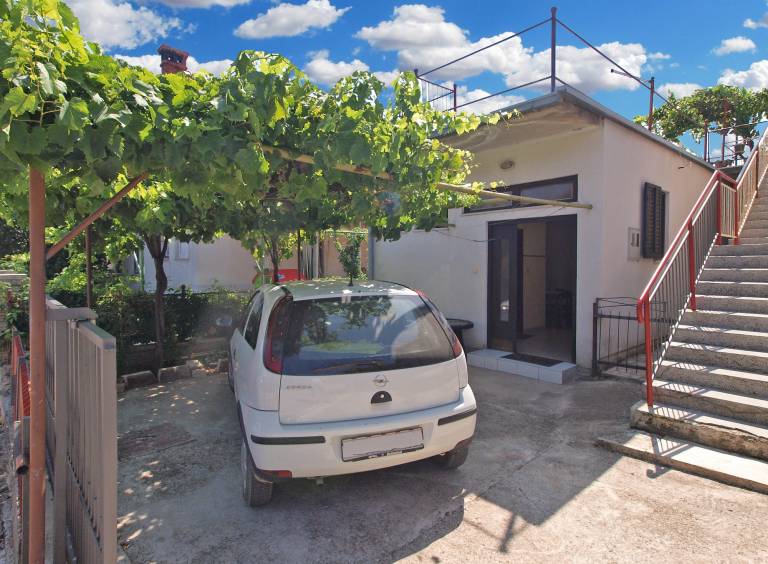 Rental apartment with patio & barbeque — photo 5