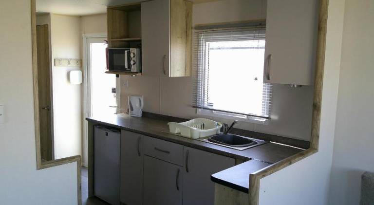 Kingfisher New Horizon KF 8 Berth heated Close to site entrance — photo 3