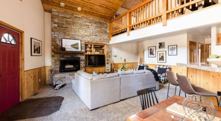 Walk to Ski Resort Lift • Deck Hot Tub Game Loft Jumper by AvantStay — photo 3