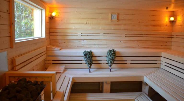 Apartment with pool, barbeque & yard — photo 5