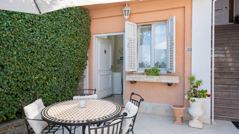 Holiday apartment with garden, terrace & pool | Garden view — photo 2
