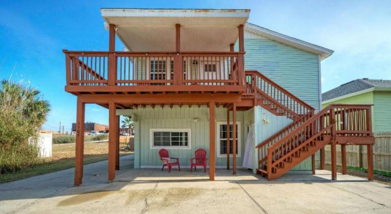 Near Beach Dining in Golf Cart Zone Private Balcony Salty Sunshine B — photo 5