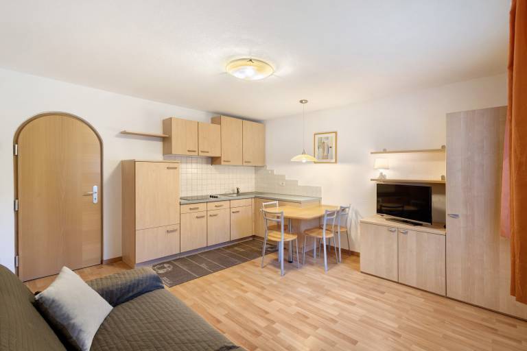 Family-oriented holiday apartment with garden, BBQ & patio | City view | Next to the ski | Pet-friendly — photo 4