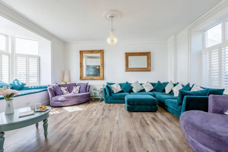 Fully equipped wonderful cottage with hot tub, garden & terrace | Water view | Pet-friendly in Bideford