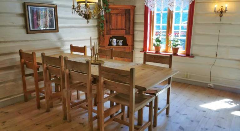 Chalet with yard — photo 4