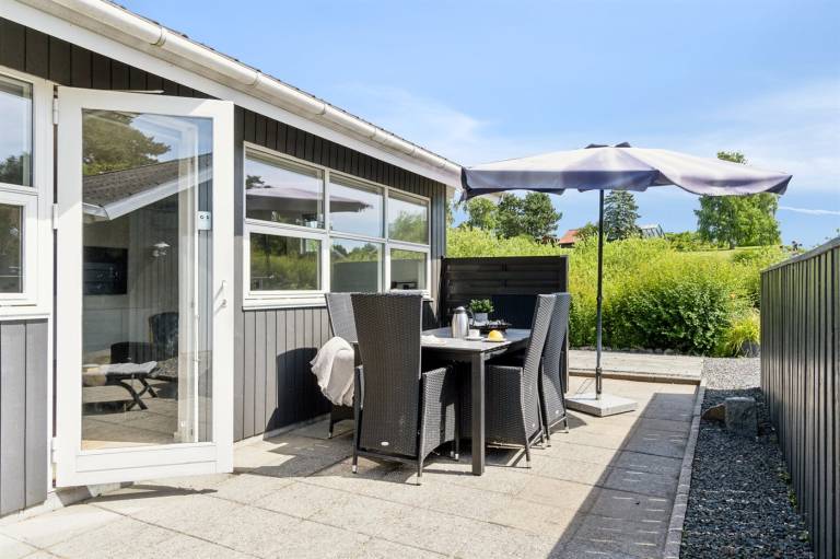 Vacation home with BBQ & terrace — photo 3