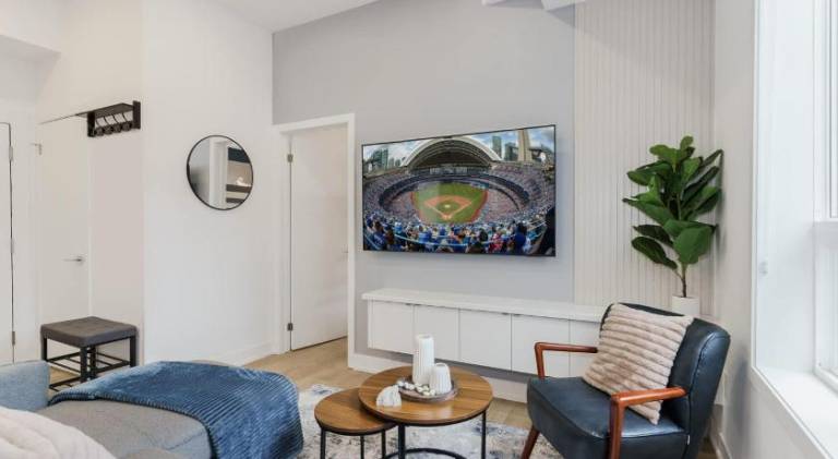 The McCaul by Casa Hotels Spacious DT Suite near FIFA 2026