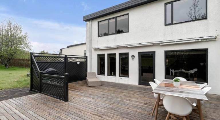 Villa with BBQ, yard & terrace — photo 3