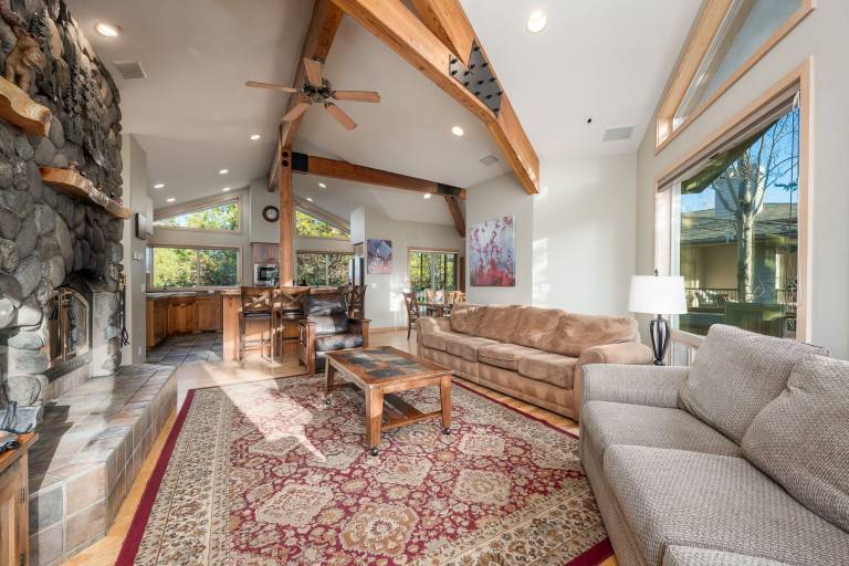 3 Mulligan - Hot Tub with Wooded Views, Wine Cellar, SHARC passes, Comfort & Style — photo 2