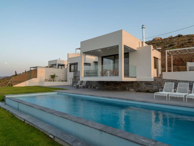 Spacious house with patio, private pool & yard | Dogs allowed — photo 4