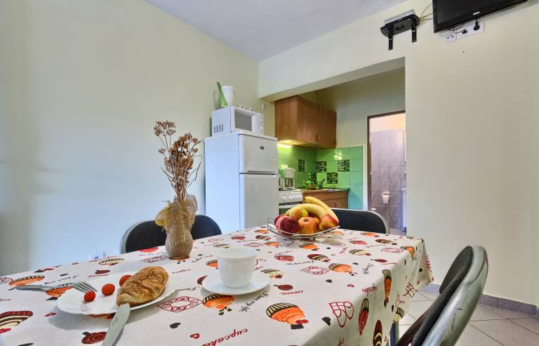 Lovely rental apartment with yard, barbeque & patio | Sea view | Close to the beach | Pets are welcome — photo 3