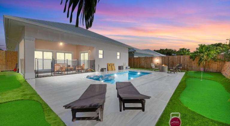 Lovely vacation home with pool | Dogs allowed in Jensen Beach, FL