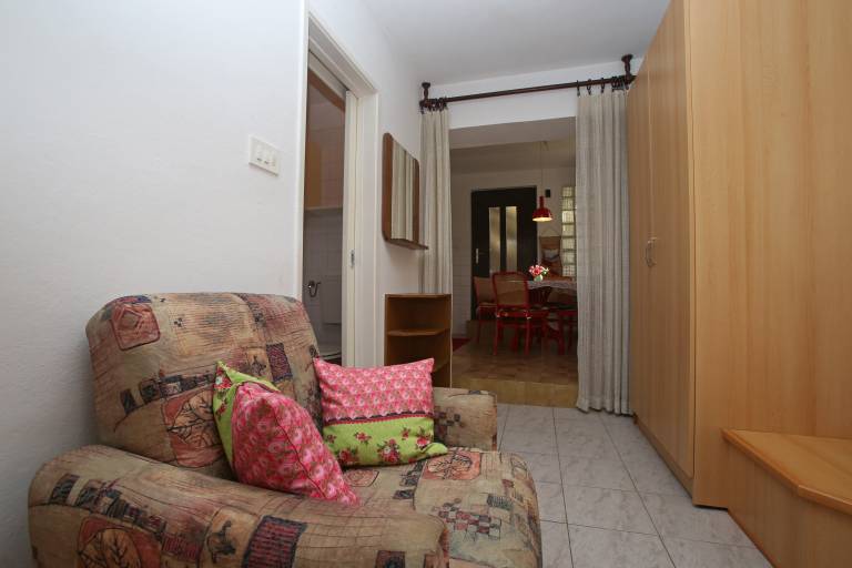 Holiday apartment with patio — photo 4