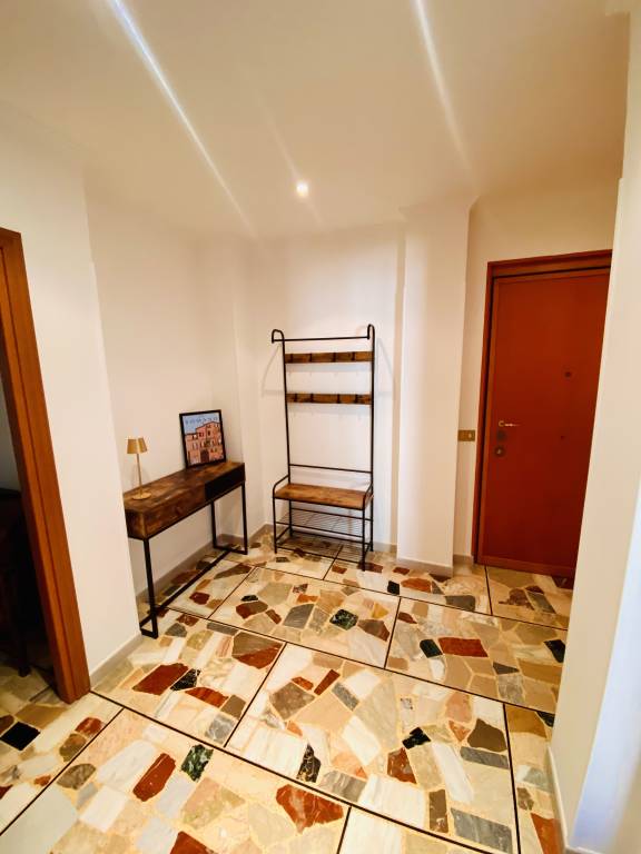 Charming and quiet whit private deck next to metro