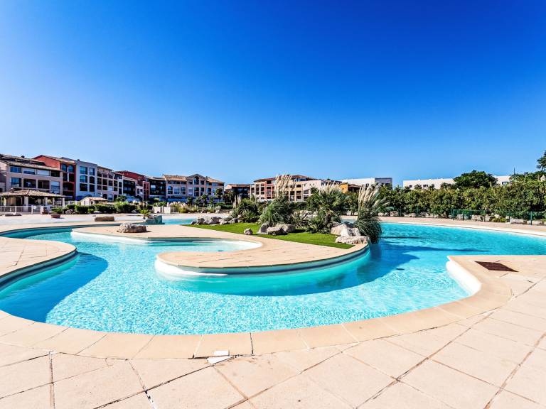 Rental apartment with yard, terrace & pool | Sea view — photo 5