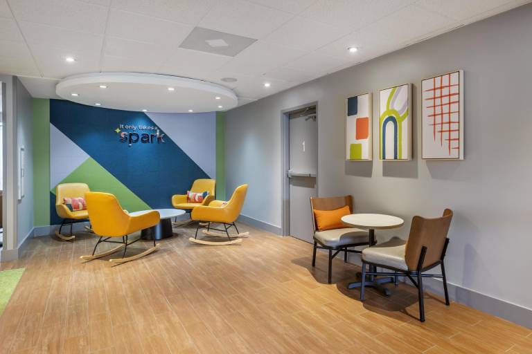 Spark by Hilton Atlanta Airport South College Park — photo 3