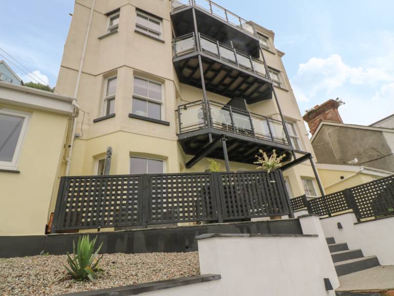 Cottage with yard | Beach view in Looe