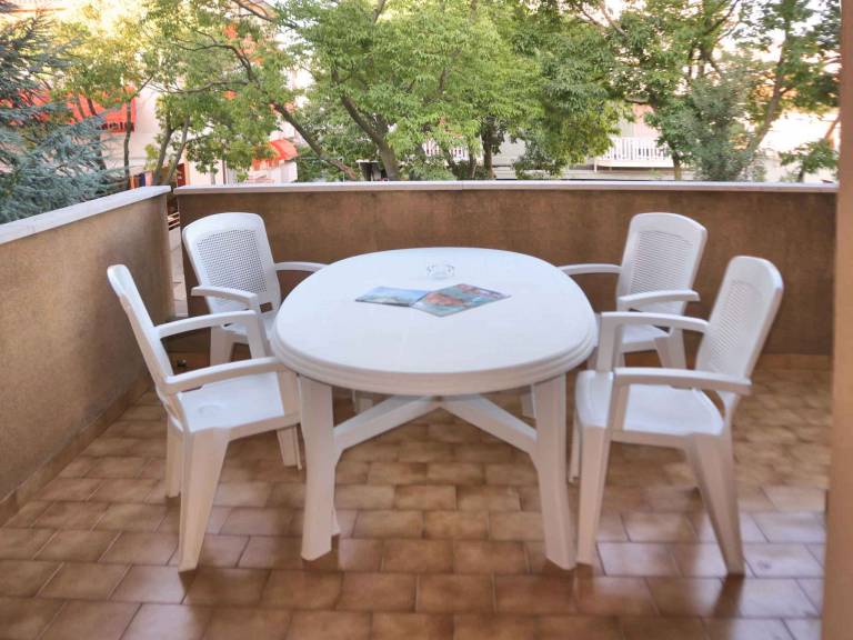 Rental apartment with garden & patio — photo 2