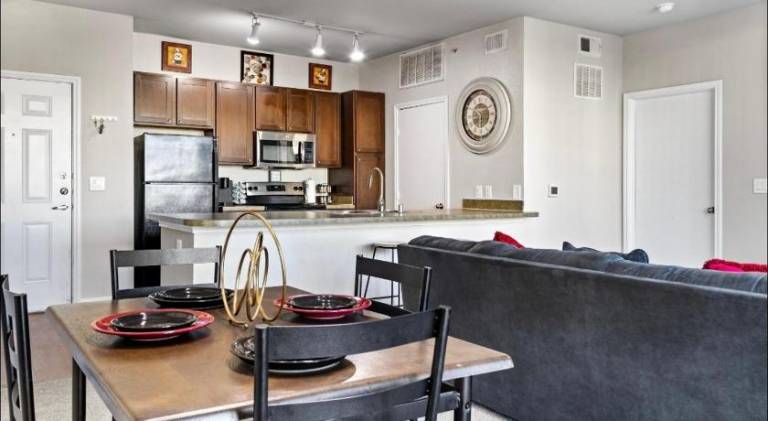 Apartment with pool — photo 4