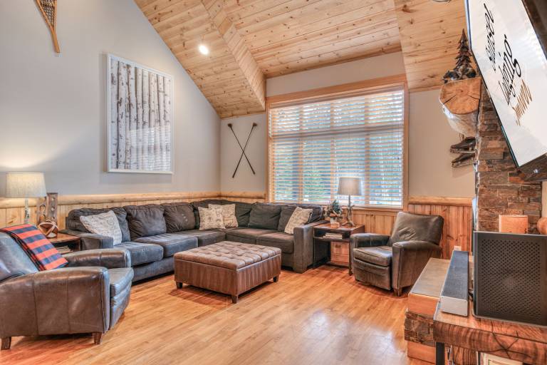 Sunriver Vacation Home, Hot Tub, Bikes, SHARC, Dog Friendly — photo 4