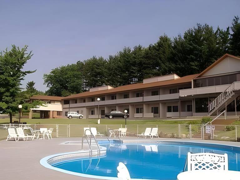 Campus Inn Baraboo in Baraboo, WI