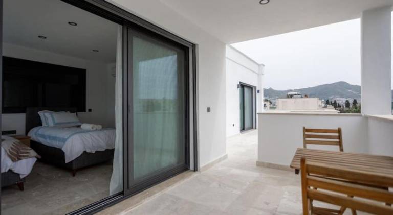 Villa with patio, barbeque & yard — photo 4