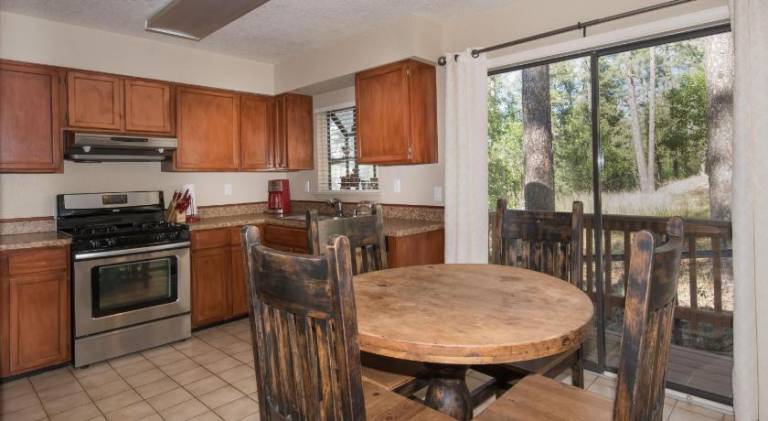 Fully equipped vacation home with BBQ, jacuzzi & terrace | Pets allowed — photo 4