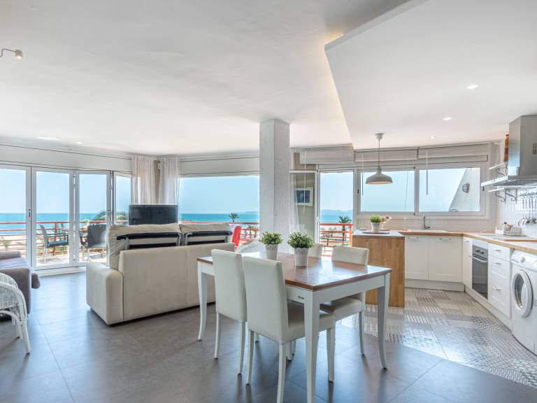 Fully equipped apartment with terrace & garden | Sea view | Next to the beach | Suitable for remote work | Dogs allowed — photo 2