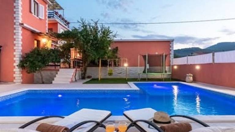 Villa with terrace, private pool & yard in Dubrovnik