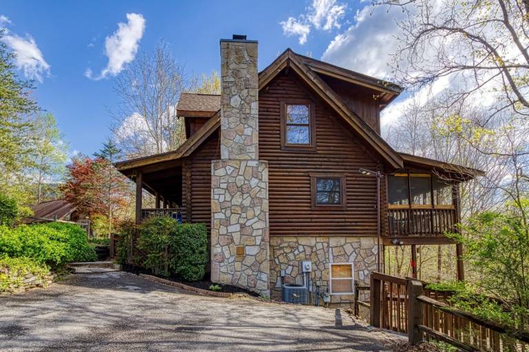 Family-oriented lovely cabin with private pool | Pets allowed — photo 2