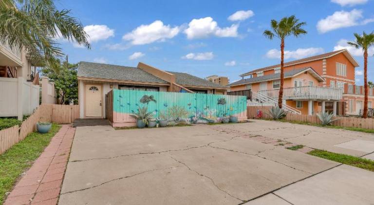 Vacation home | Close to the beach | Dogs allowed in South Padre Island, TX