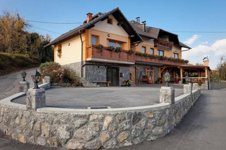 Apartma Družinska Vas