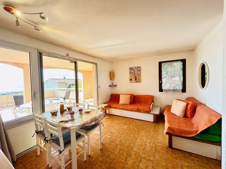 2-room apartment, sea view terrace, near beach — photo 2
