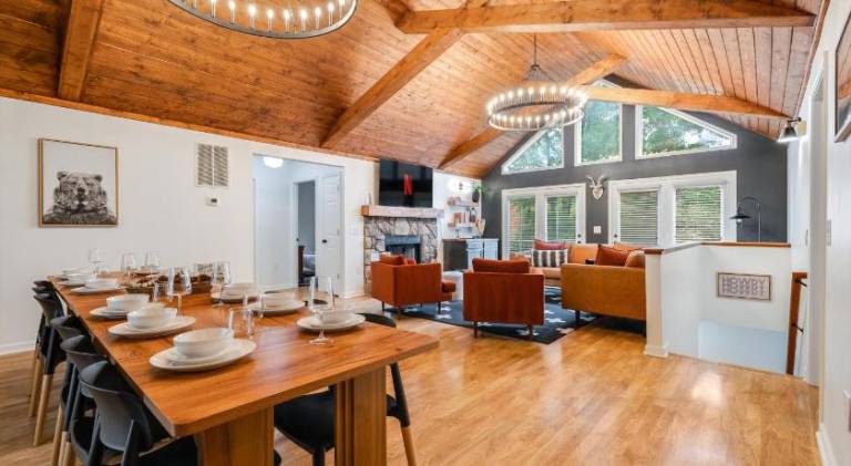 6BR Luxe Cabin Sleeps 16 Hot Tub & Pool Table — photo 4