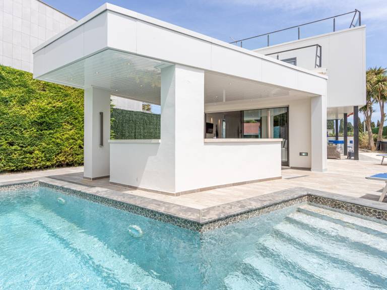House with barbecue, yard & private pool — photo 5