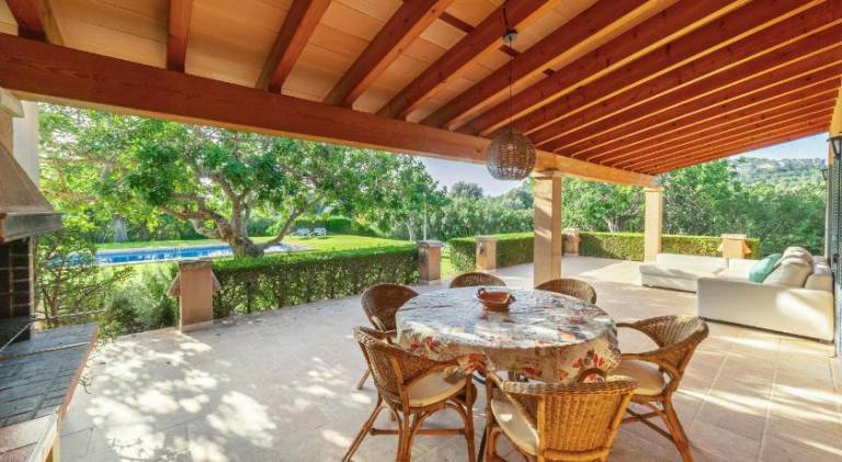 Vacation home with barbeque, garden & private pool — photo 2