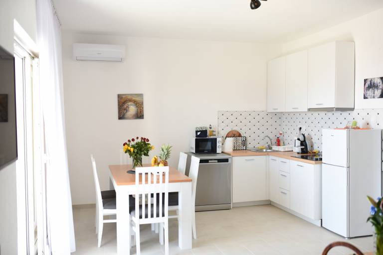 Three bedroom apartment with terrace and sea view Makarska (A-19795-d) — photo 4