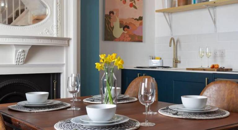 Elegant 2-Bed Regency House by Beach - Hove Lawns — photo 5