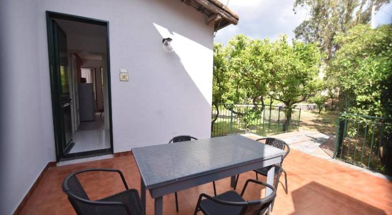 Apartment with garden & barbecue — photo 4