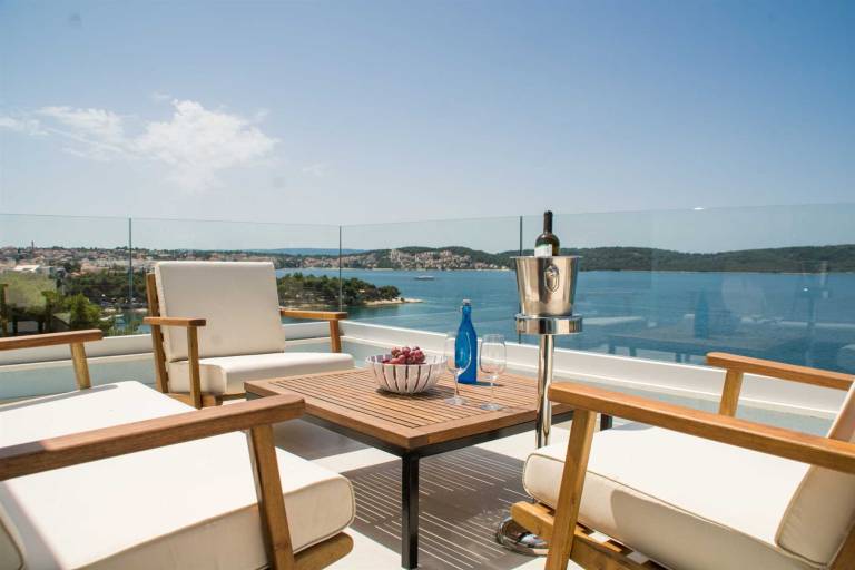 Fully equipped holiday apartment with patio & barbecue | City view | Beach nearby | Suitable for remote work | Pets are welcome in Trogir
