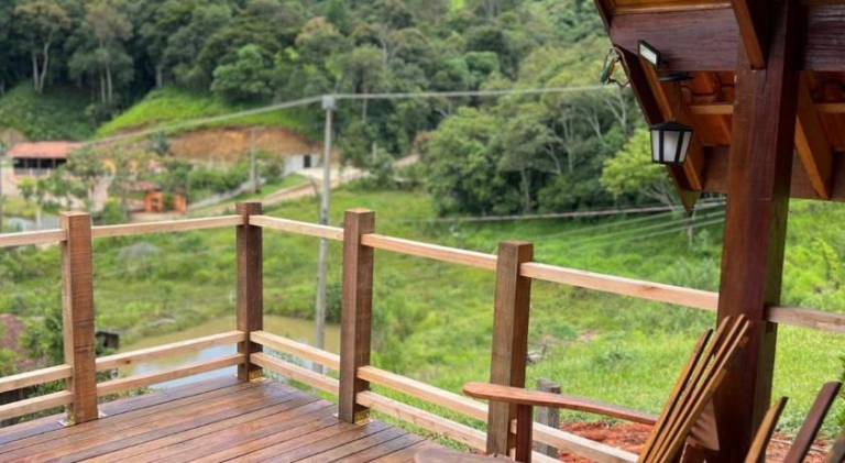 Charming lodge with hot tub | Pets allowed in Camanducaia