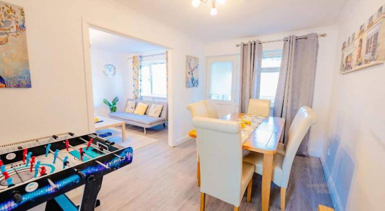 House with 3 rooms for 11 persons in Cardiff