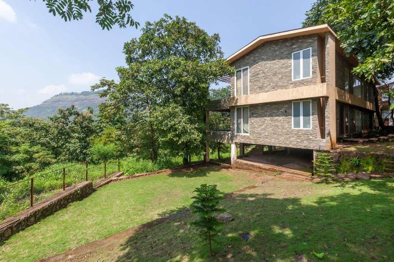 232 m&sup2; Villa