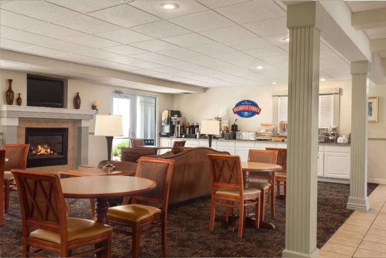 Baymont By Wyndham Wichita East — photo 3