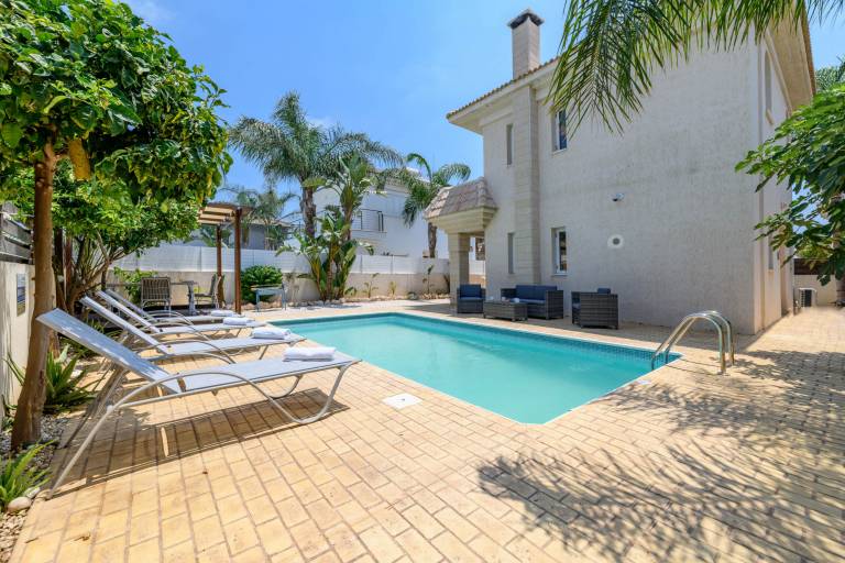 Villa Paralimni