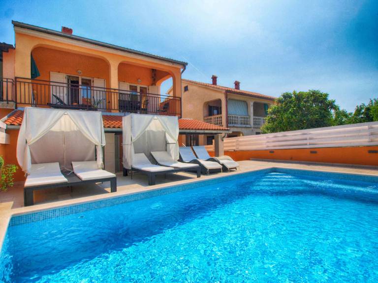 Villa with terrace, private pool & yard in Medulin