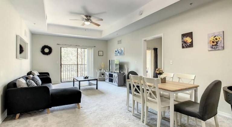 3BR Resort Condo near Disney - Resort Pool and Hot Tub in Kissimmee, FL