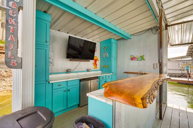 Private Dual-Slip Dock! Lake of the Ozarks Home — photo 2