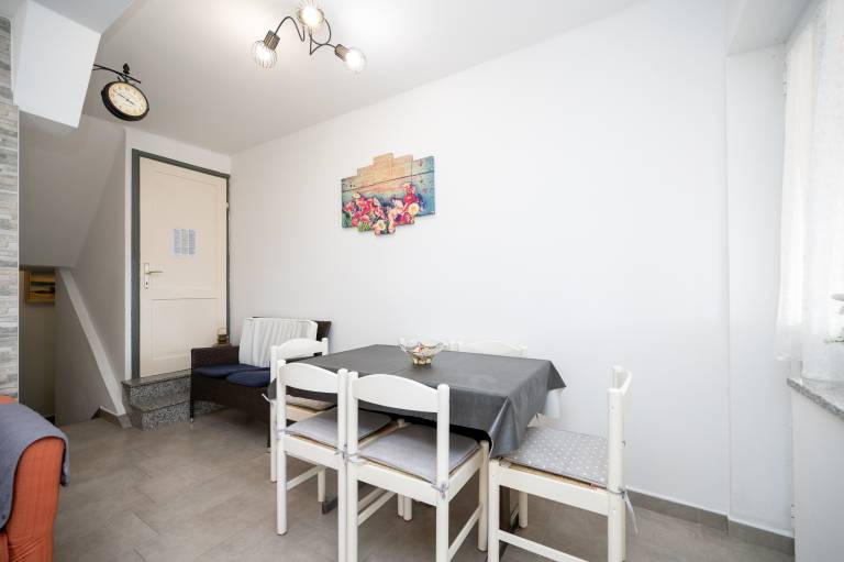 Two bedroom apartment with terrace and sea view Lopar, Rab (A-23736-d) — photo 5