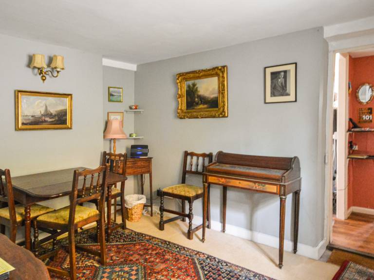 Cottage with garden — photo 3